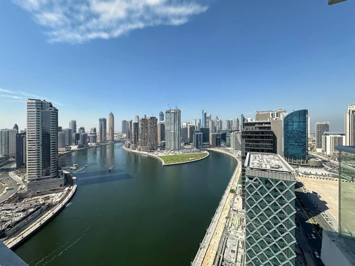 Apartment Your Stylish Getaway Near The Iconic Burj Khalifa Dubai