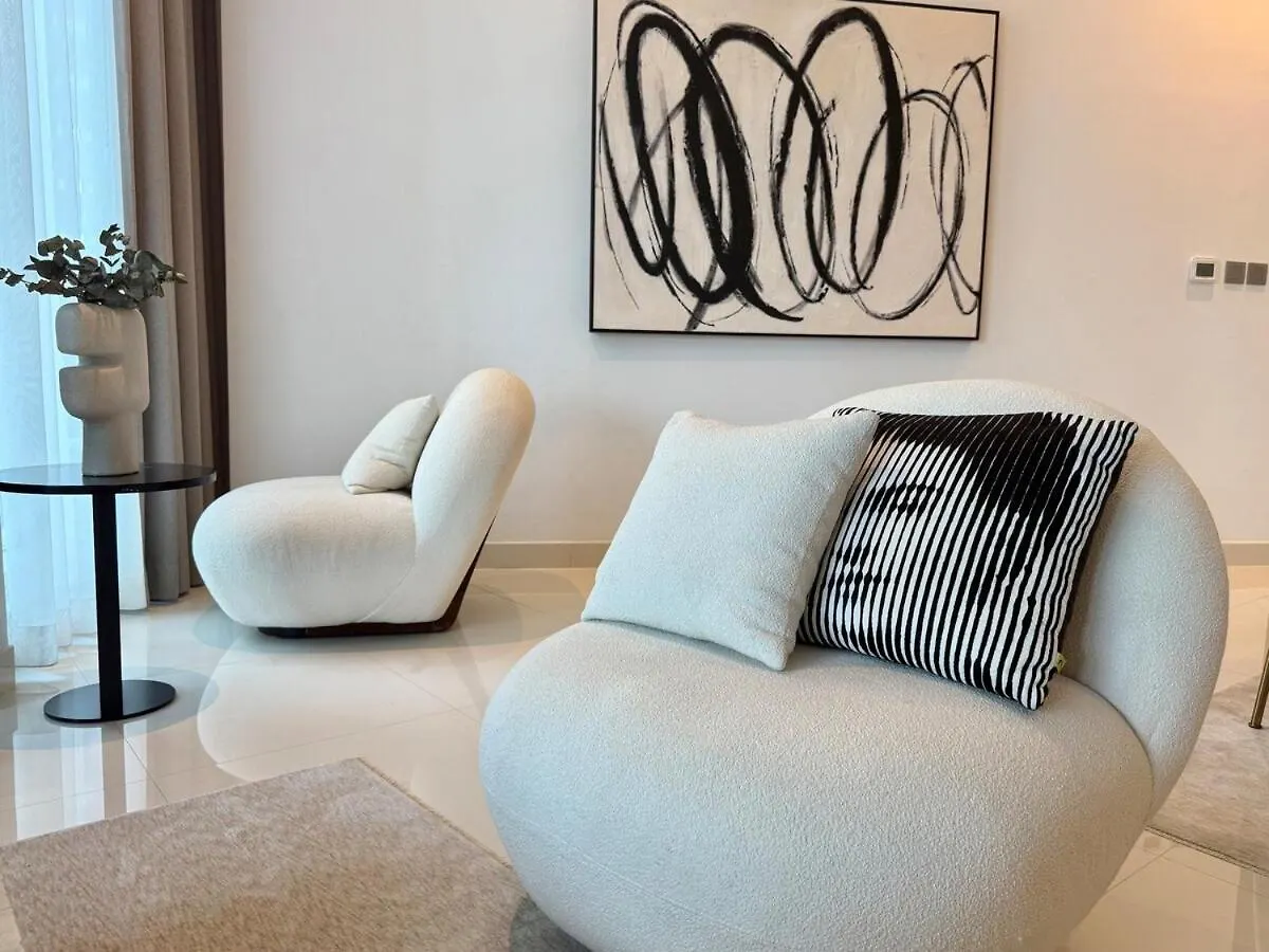 Your Stylish Getaway Near The Iconic Burj Khalifa Dubai Apartment