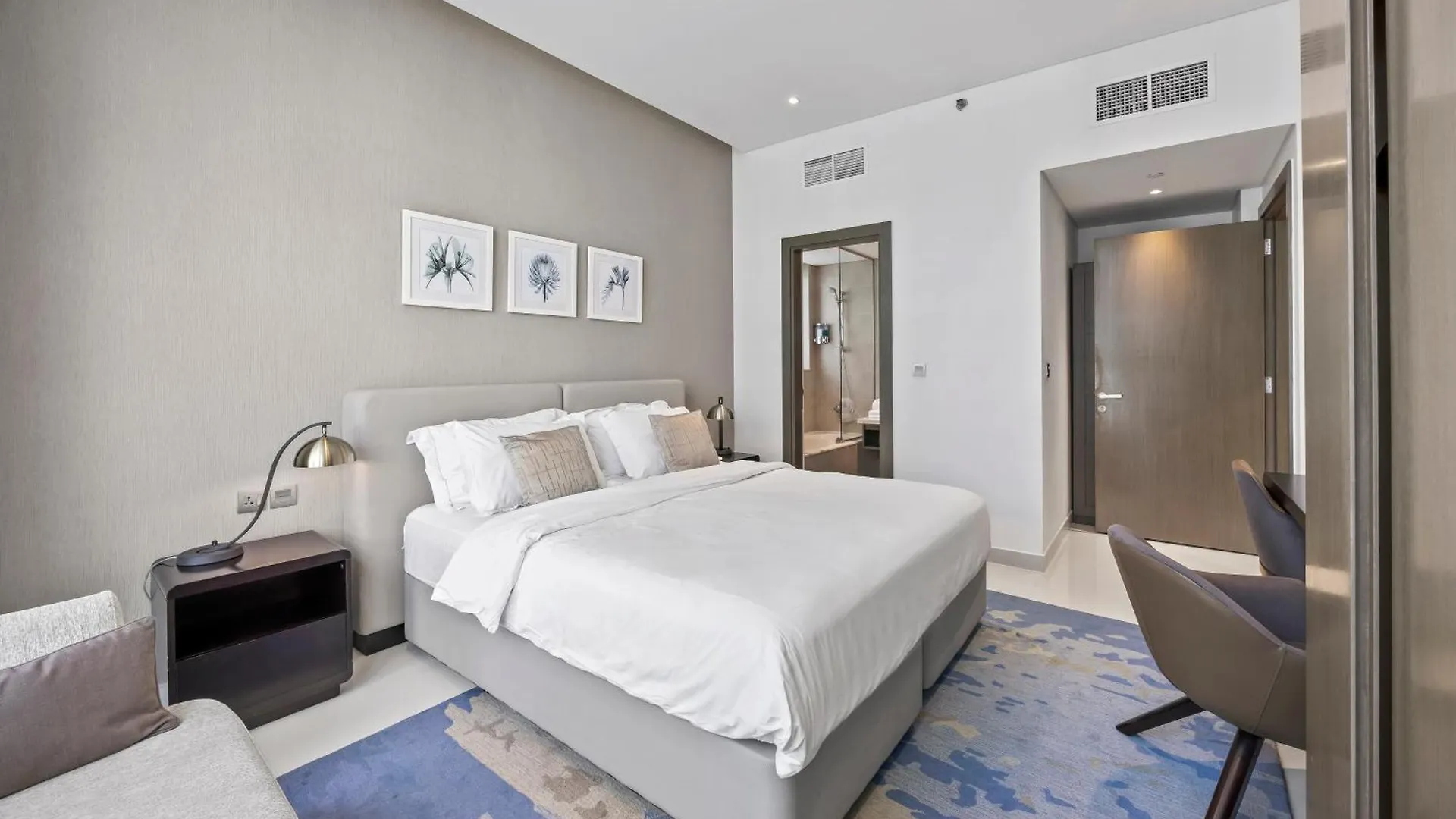 Apartment Your Stylish Getaway Near The Iconic Burj Khalifa Dubai