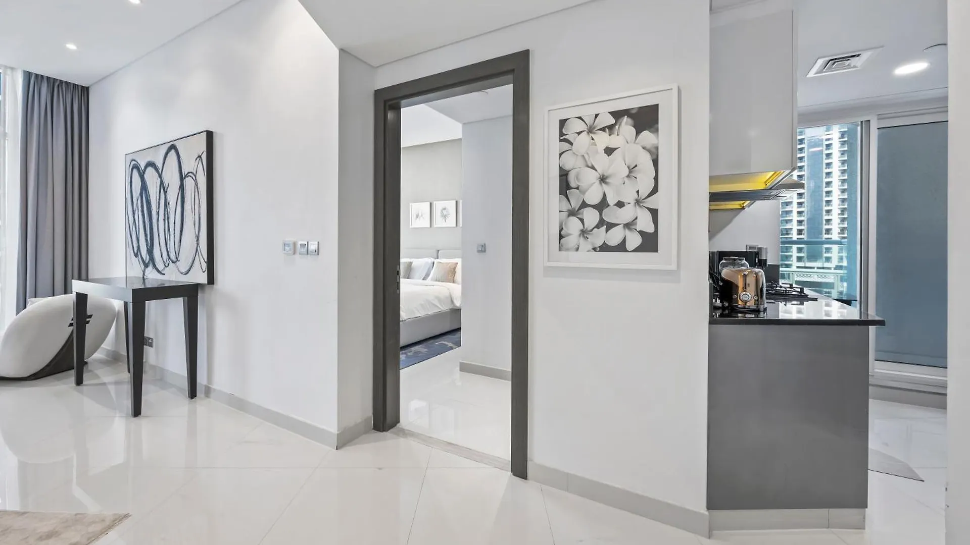 Apartment Your Stylish Getaway Near The Iconic Burj Khalifa Dubai