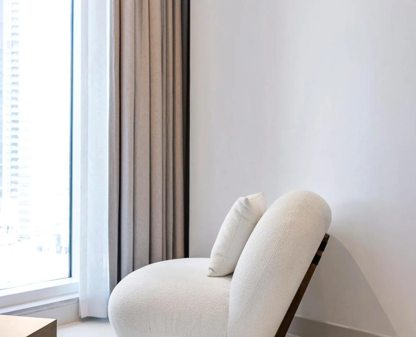 Your Stylish Getaway Near The Iconic Burj Khalifa Dubai 0*,