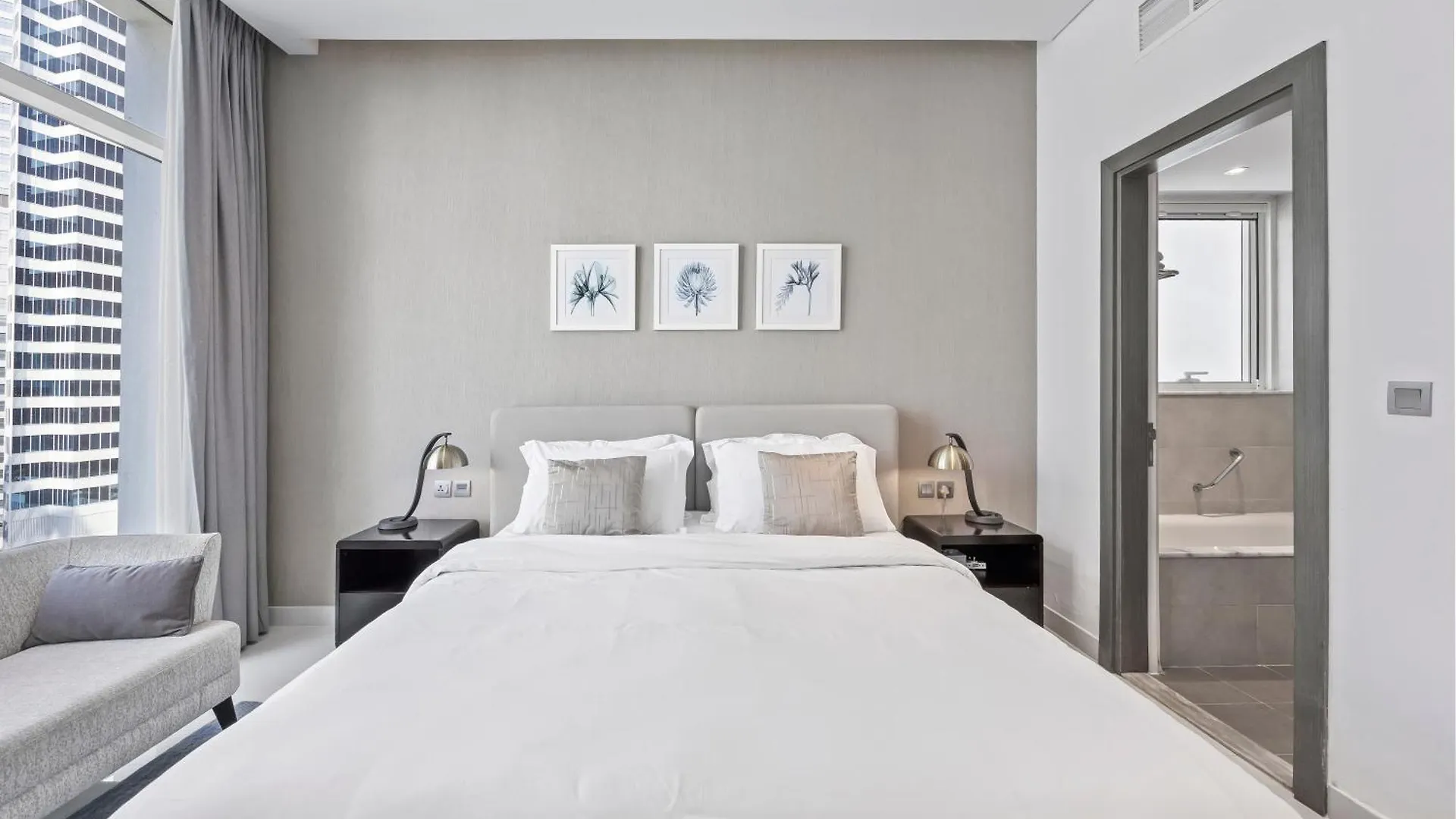 Your Stylish Getaway Near The Iconic Burj Khalifa Dubai 0*,